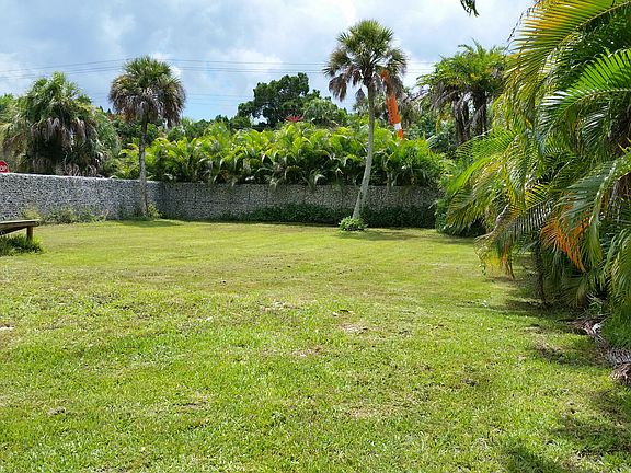 2nd image of 657 Siesta Dr