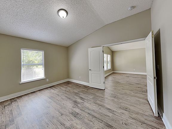 5th image of 612 Mackenzie Cir