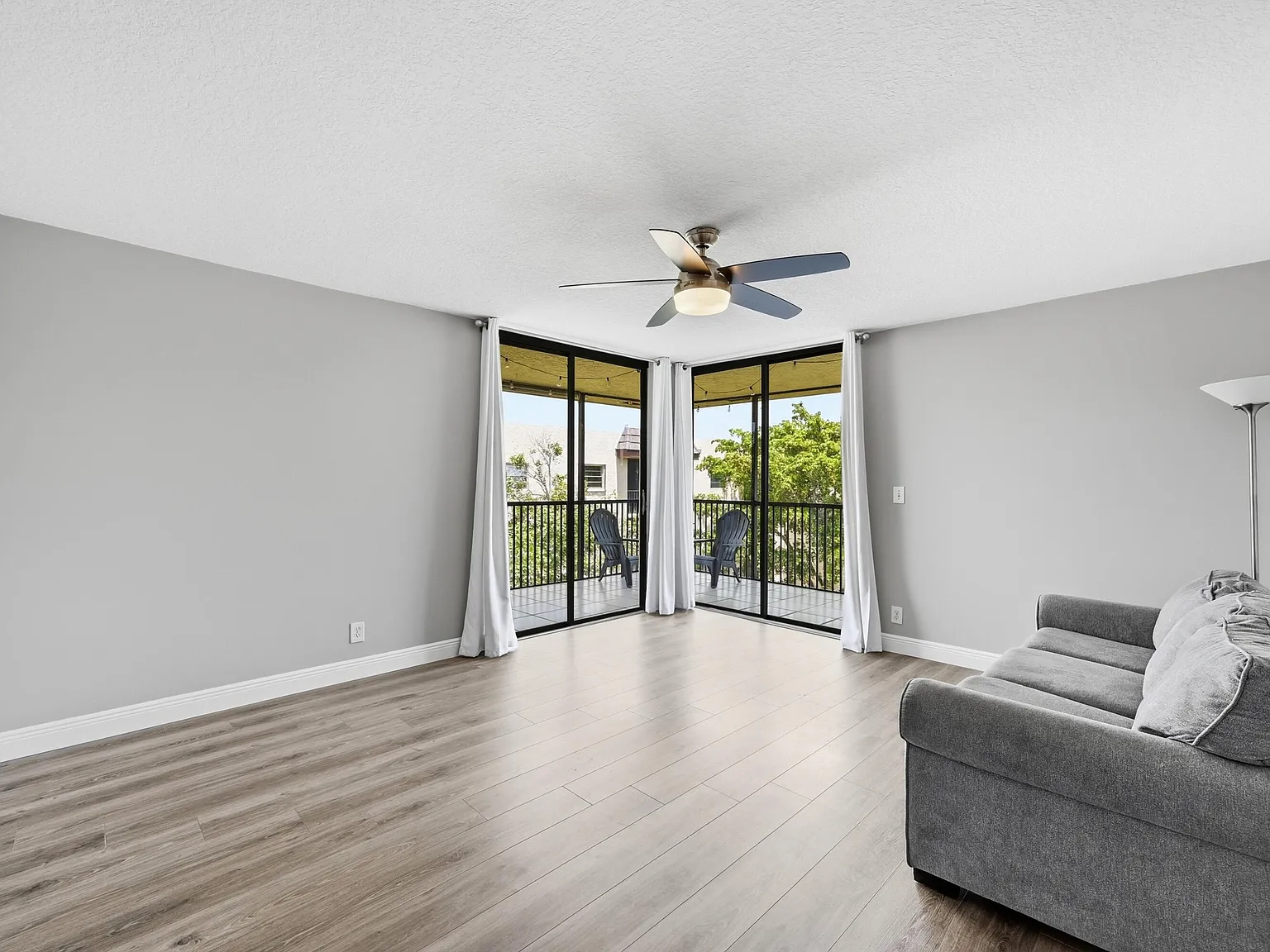 3 bed, 2.0 bath, 1100 sqft, $2,650 — Photo 2