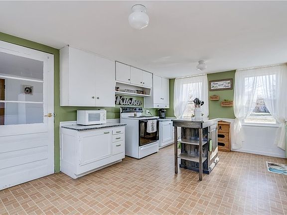 4th image of 426 Market St