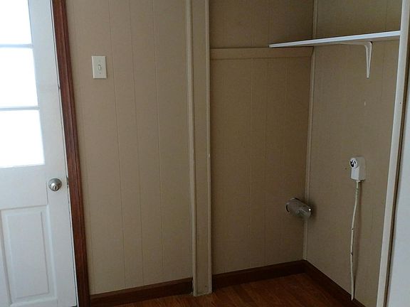 3rd image of 3096 University Dr SE