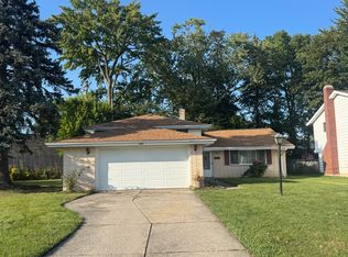 25058 Arlington Ln, North Olmsted, OH 44070