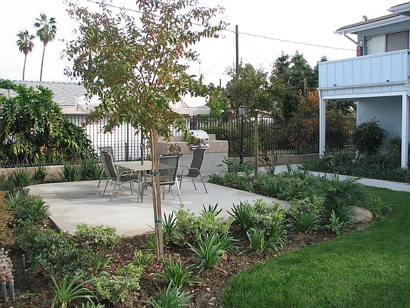 4th image of 220 W Hellman Ave #J