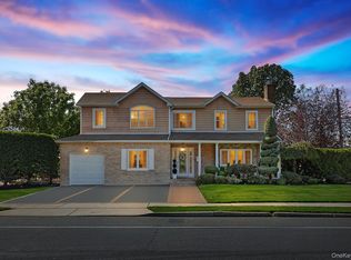82 Lakeview Ave, Rockville Centre, NY 11570