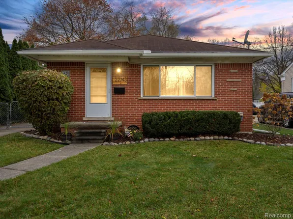 22743 Brookdale St, Farmington, MI 48336
