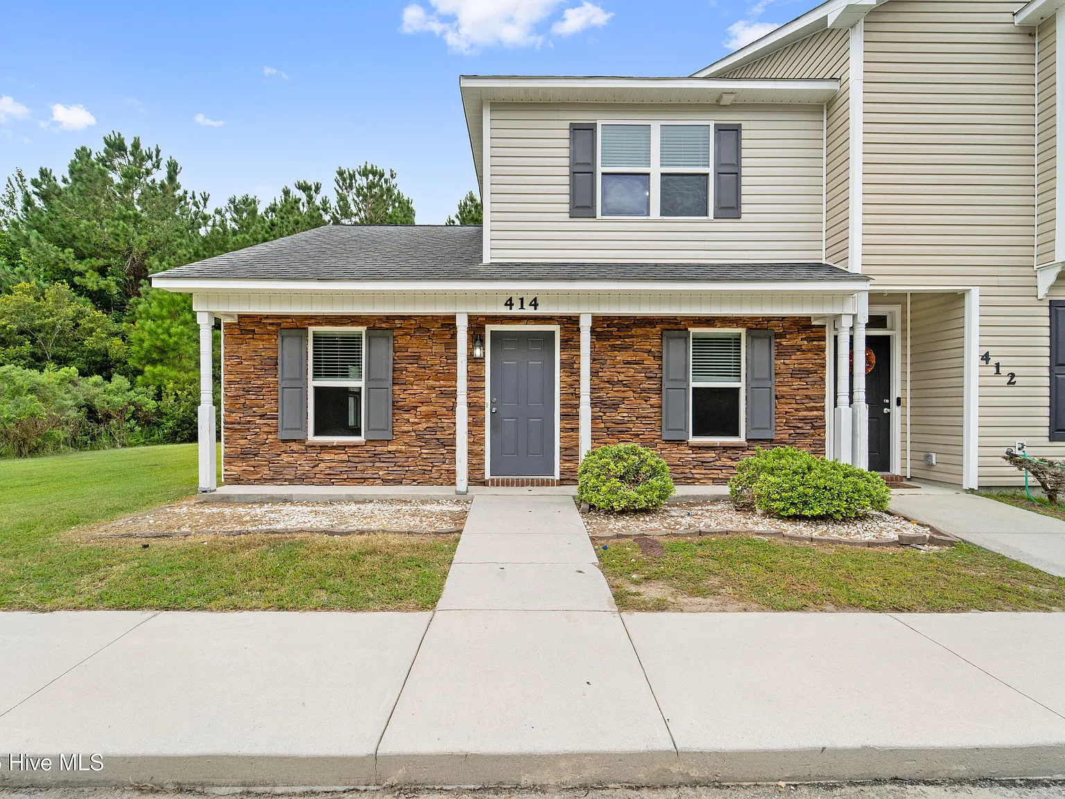 3 bed, 3.0 bath, 1096 sqft, $1,395 — Photo 1
