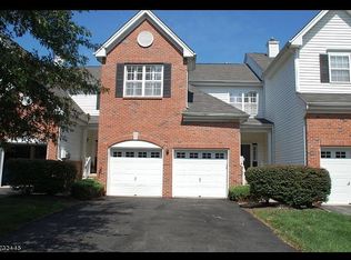 6 Paddock Ln, Flemington, NJ 08822