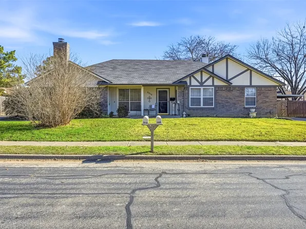 2910 Penny Ln, Euless, TX 76039
