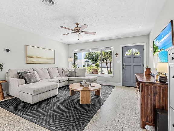 5th image of 2609 Hibiscus St