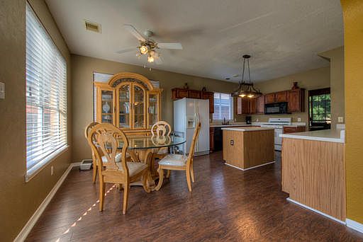 3rd image of 3007 Pioneer Way