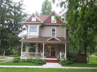 202 2nd St SW, Mount Vernon, IA 52314