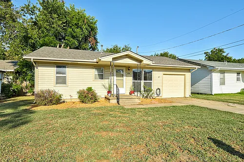 604 N Stewart Ave Photo 1