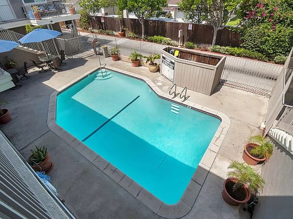 4th image of 423 W Bay St APT 12