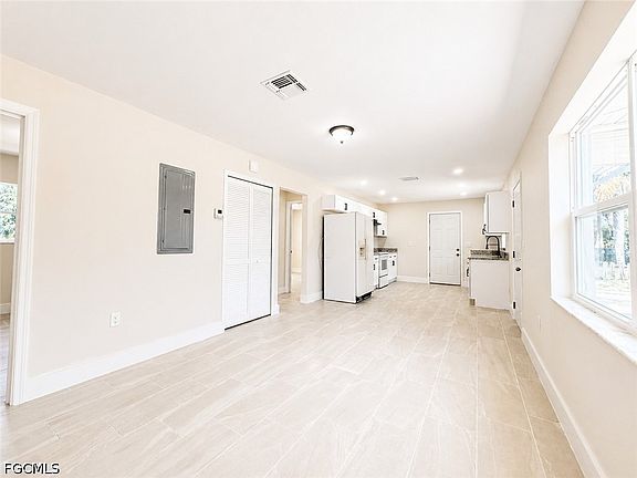 2nd image of 4426 Poinsettia St