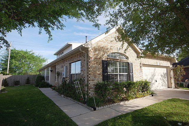 1st image of 422 Sun River Ln