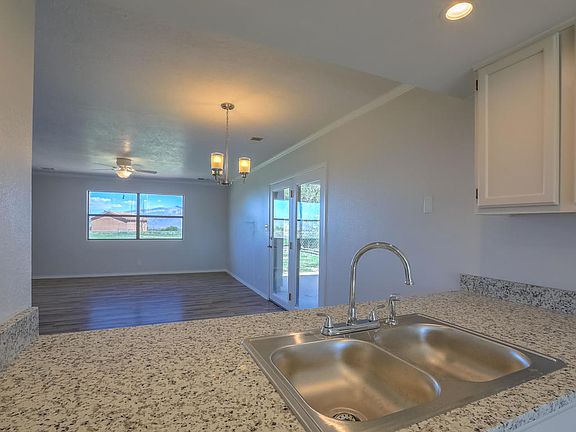 4th image of 623 Baltic Ave SE
