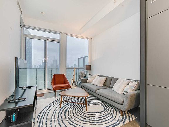 5th image of 15 Grenville St #3702
