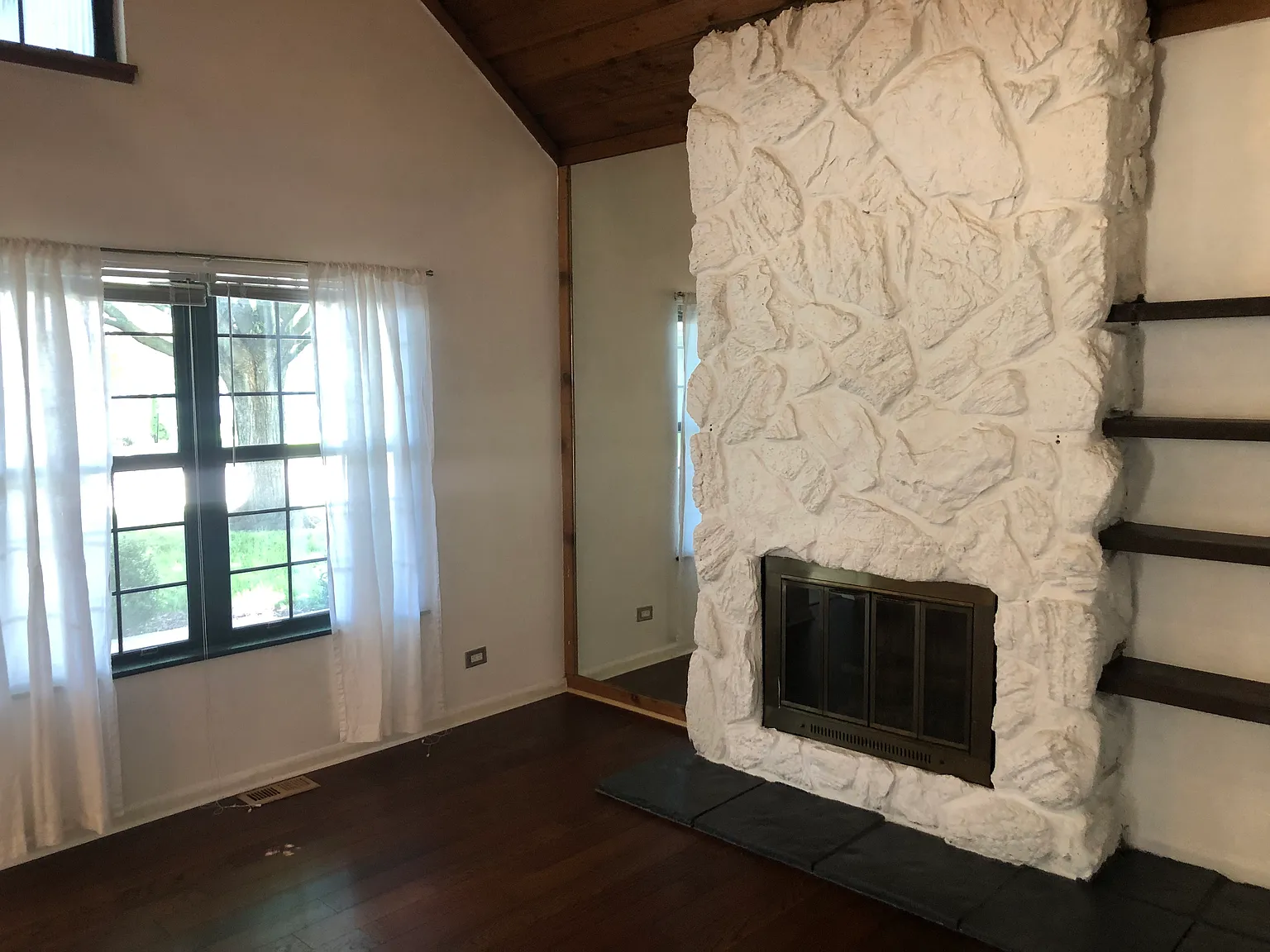 2 bed, 1162 sqft, $2,200 — Photo 4