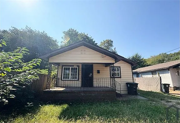 3 bed, $1,000 — Photo 2
