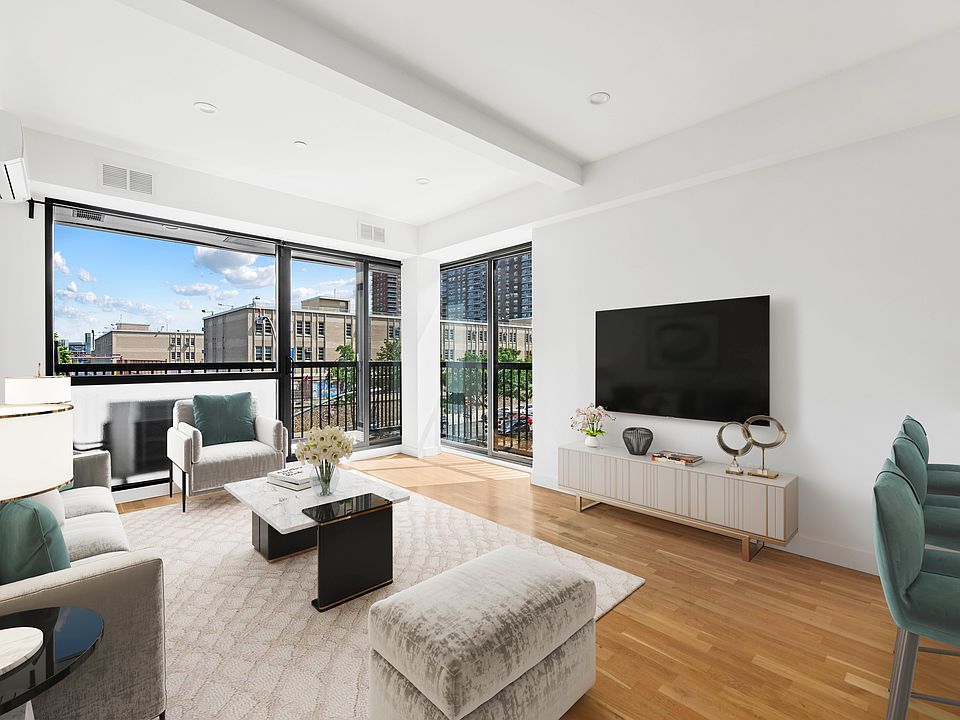 1st image of 2600 7th Ave #2V