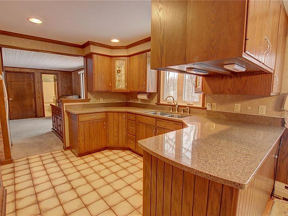 2nd image of 421 Hilltop Dr