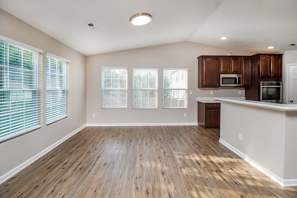 3 bed, 2.0 bath, 1766 sqft, $2,045 — Photo 4