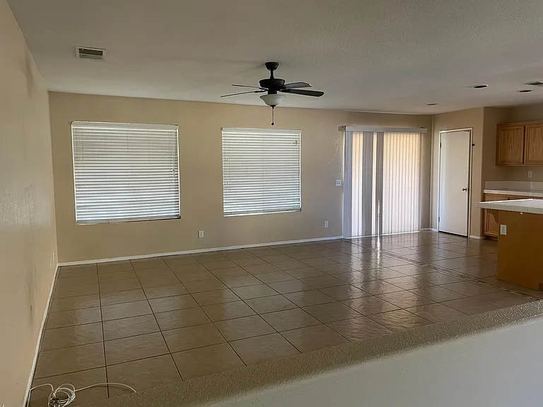 1838 Hart St — Photo 13