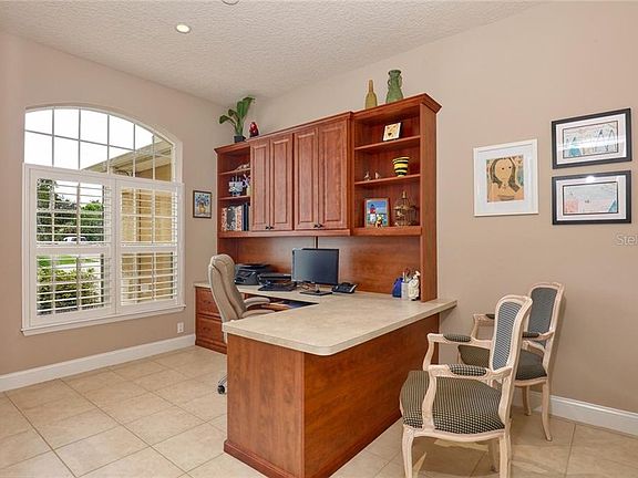 5th image of 218 Alexandra Woods Dr