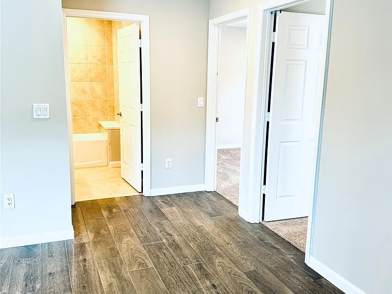 1086 SW Eureka Ave — Photo 10