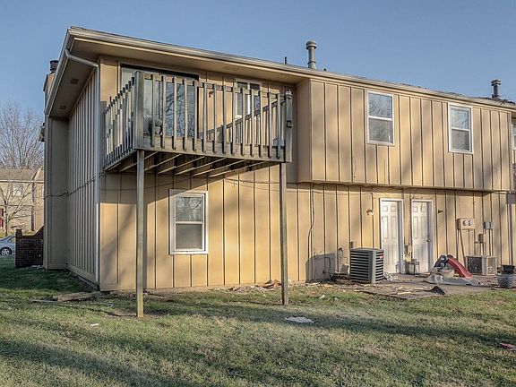 3rd image of 3828 NE Colonial Dr #3830