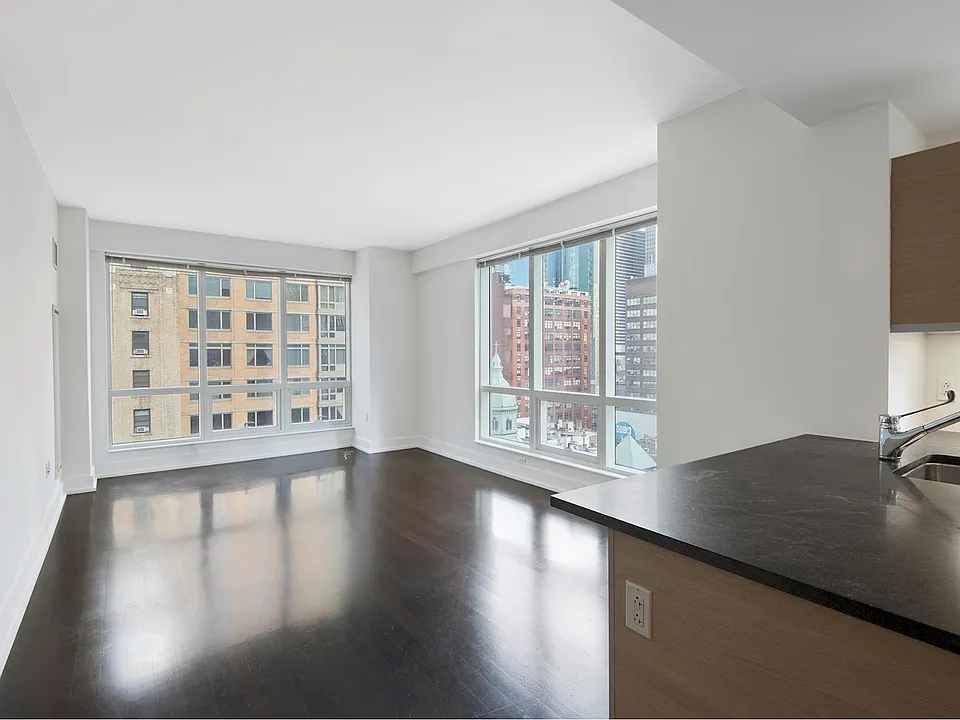 350 W 42nd St #14F