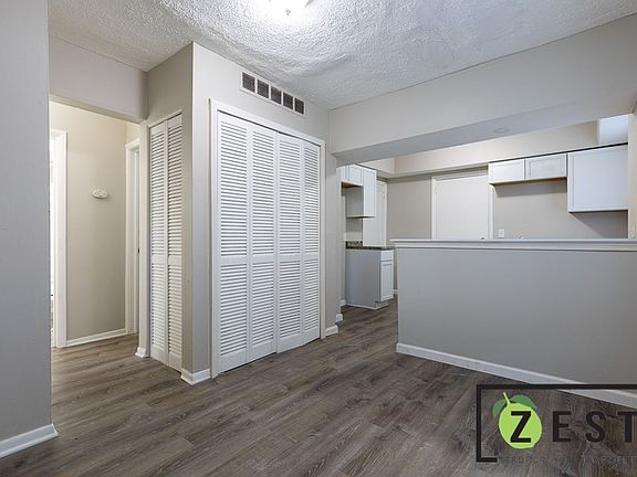 5th image of 384 W Elza Ave