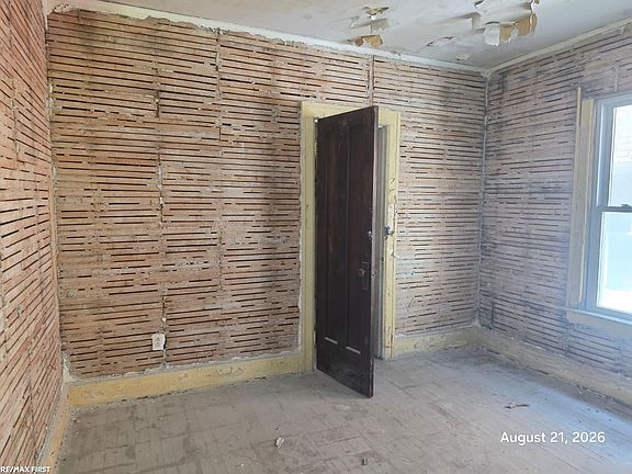 4th image of 2268 Taylor St