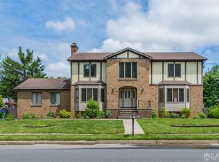 564 Grove Ave, Edison, NJ 08820