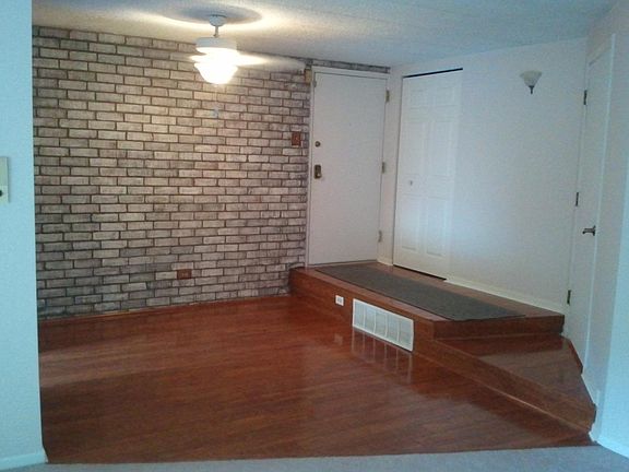 4th image of 5985 Lakeside Pl APT 104B