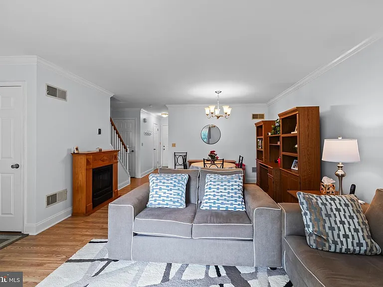 14 Garden Ct — Photo 8