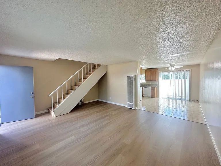 Huntington Clay Apartments — Photo 4