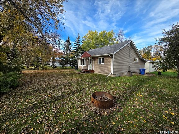 4th image of 209 6th Street