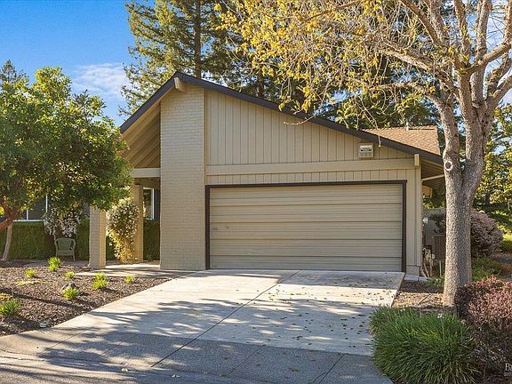 3rd image of 411 Twin Lakes Circle