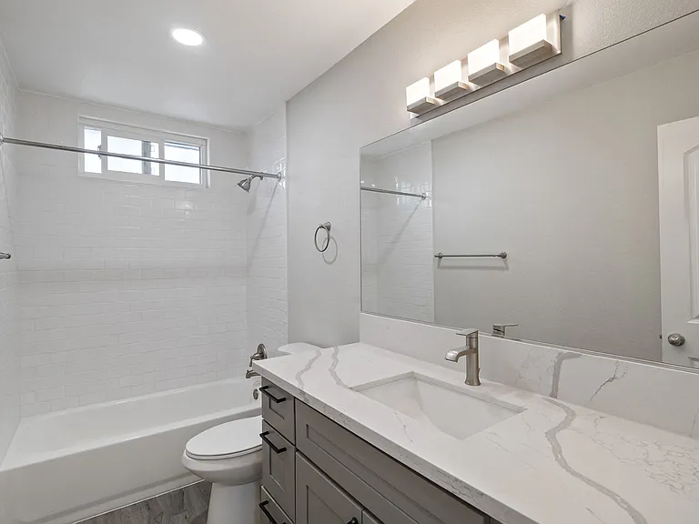 316 Beach Apartments — Photo 7