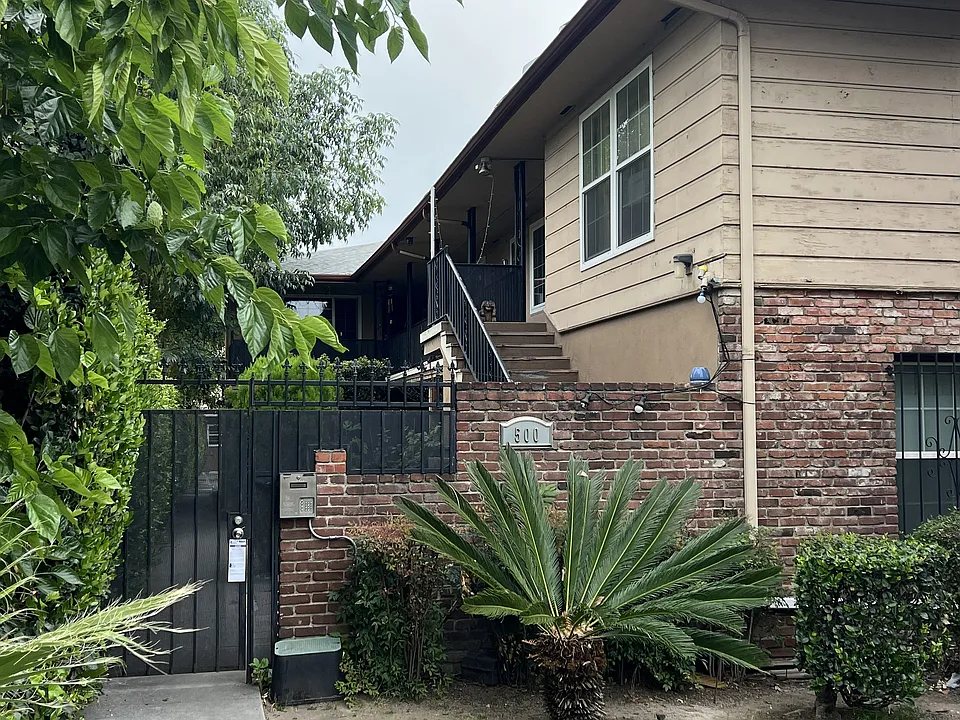 500 N Los Robles Ave #6