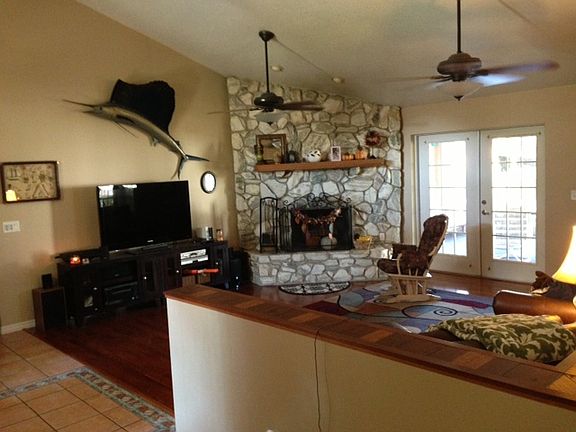 3rd image of 212 Sunset Dr