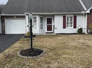 23 Ridgeway Dr, Mechanicsburg, PA 17050