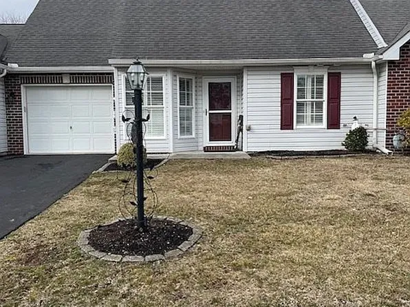 23 Ridgeway Dr, Mechanicsburg, PA 17050