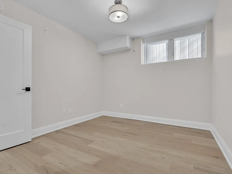 58 Florence St — Photo 87