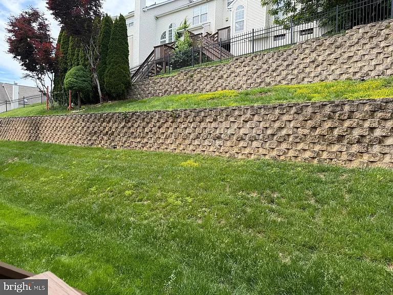 42 Madison Way — Photo 35