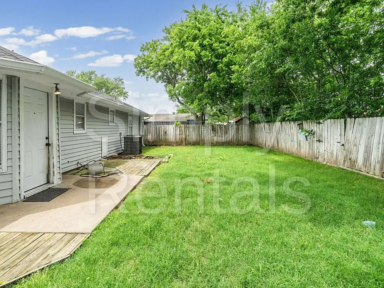2504 Paul St — Photo 33