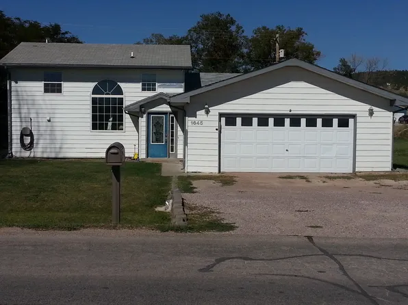 1645 S Summit Ave, Newcastle, WY 82701