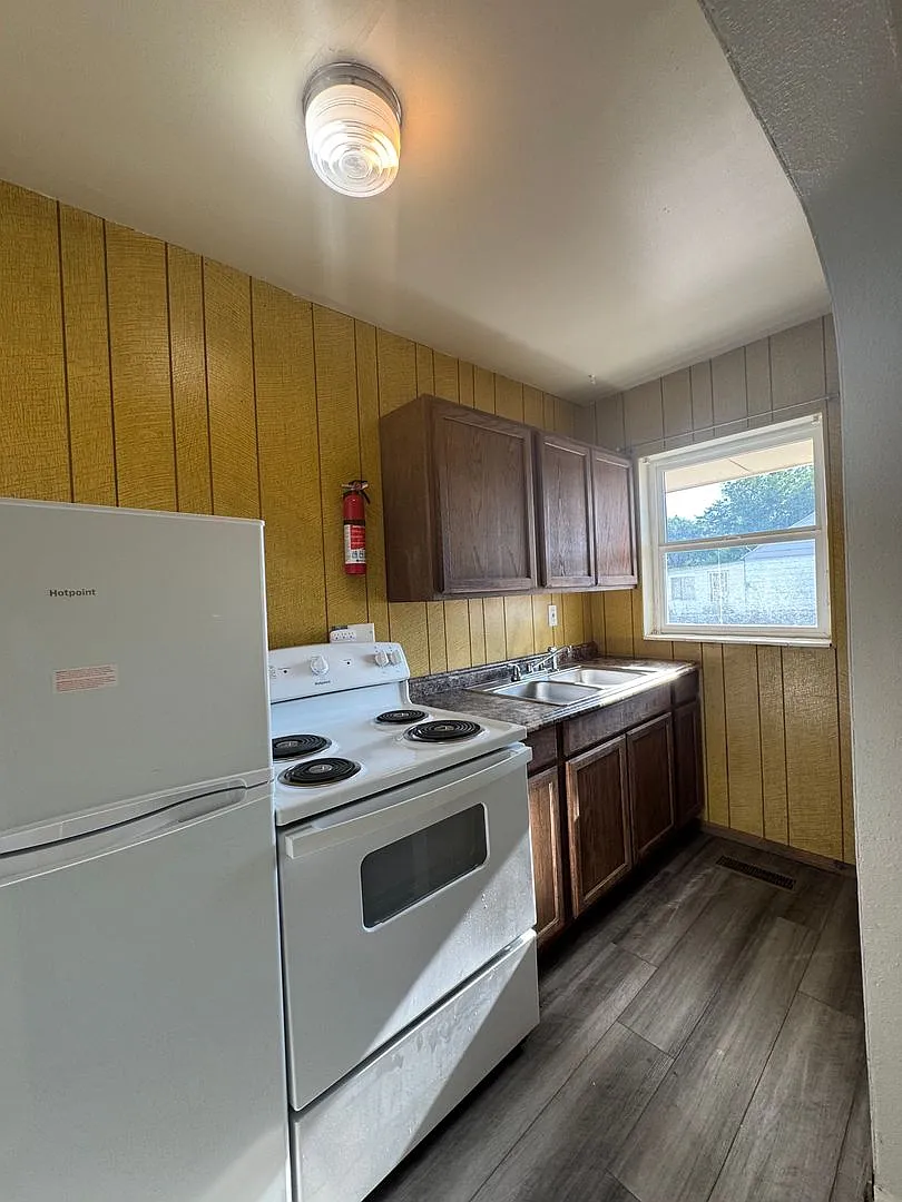 345 W 200 S- C — Photo 4