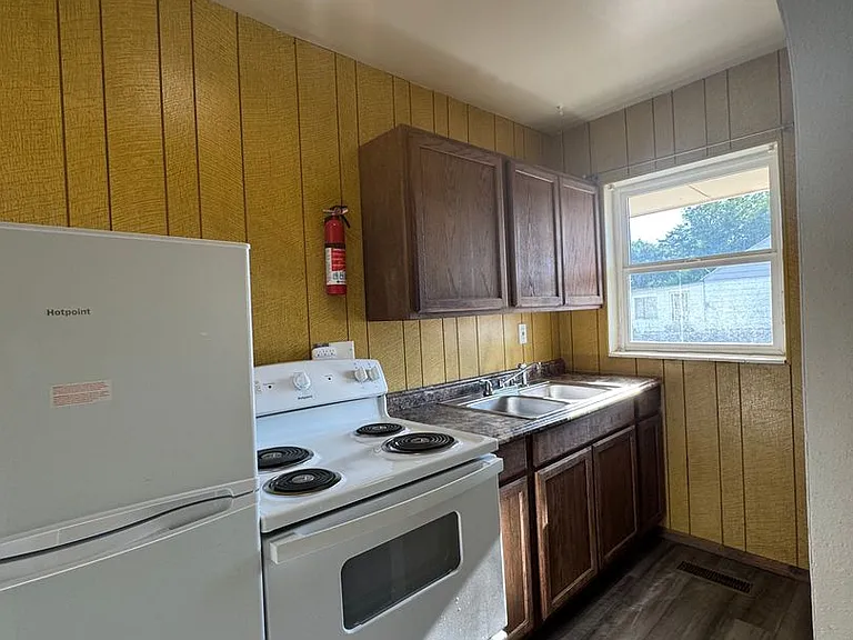 345 W 200 S #C — Photo 4